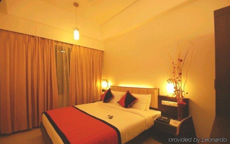 萨达南辛吉瓦提巴纳尔法布酒店 Pimpri-Chinchwad 外观 照片