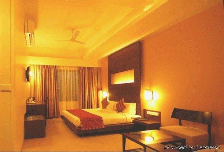 萨达南辛吉瓦提巴纳尔法布酒店 Pimpri-Chinchwad 外观 照片