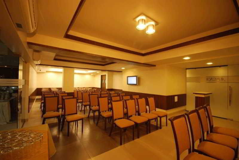 萨达南辛吉瓦提巴纳尔法布酒店 Pimpri-Chinchwad 外观 照片