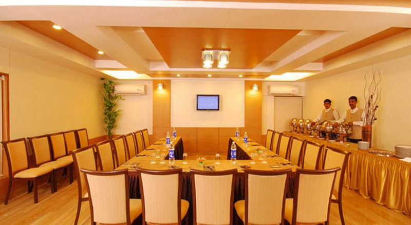 萨达南辛吉瓦提巴纳尔法布酒店 Pimpri-Chinchwad 外观 照片