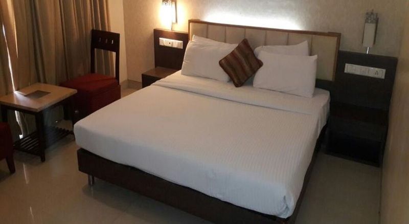 萨达南辛吉瓦提巴纳尔法布酒店 Pimpri-Chinchwad 外观 照片