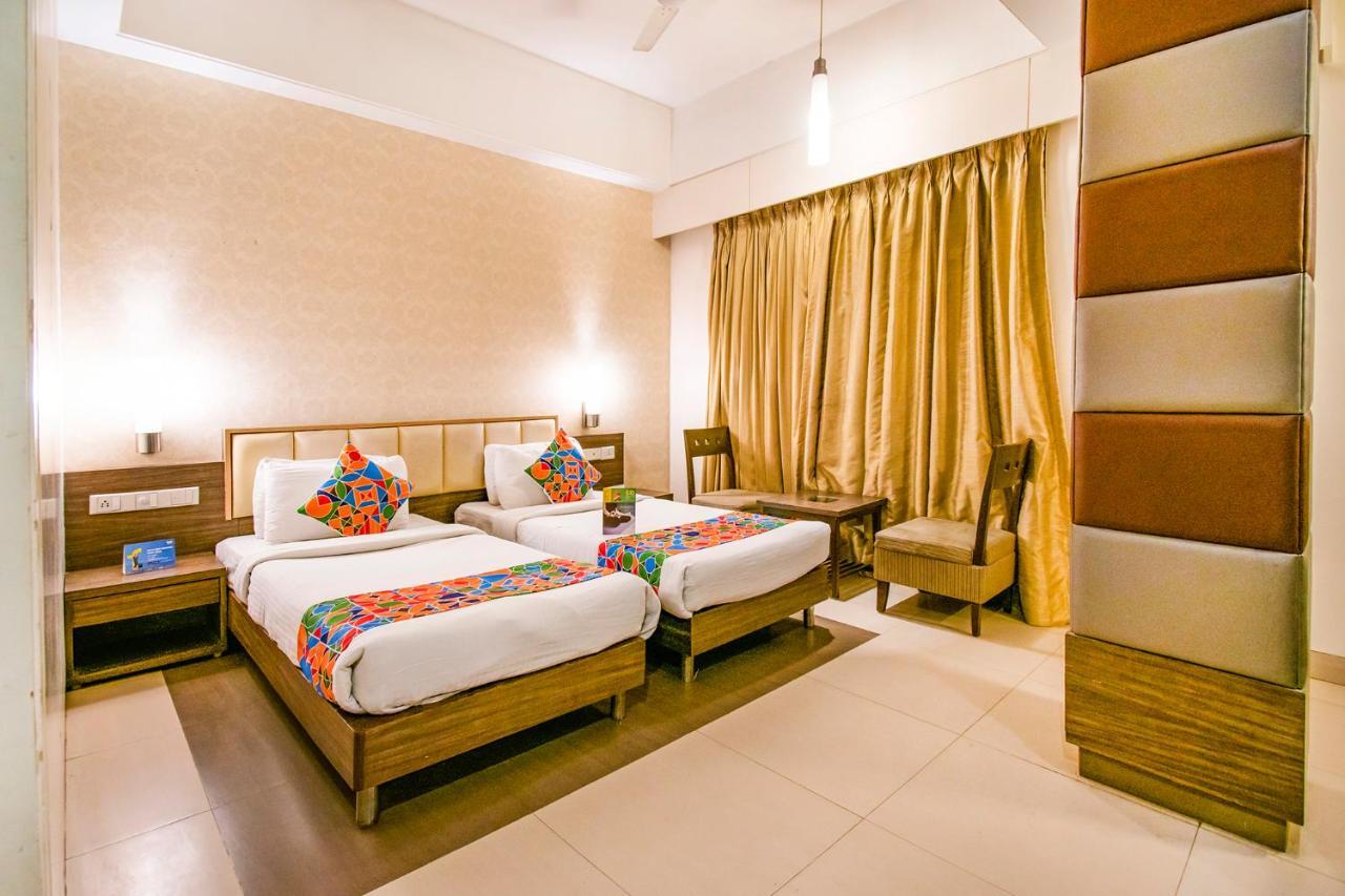萨达南辛吉瓦提巴纳尔法布酒店 Pimpri-Chinchwad 外观 照片