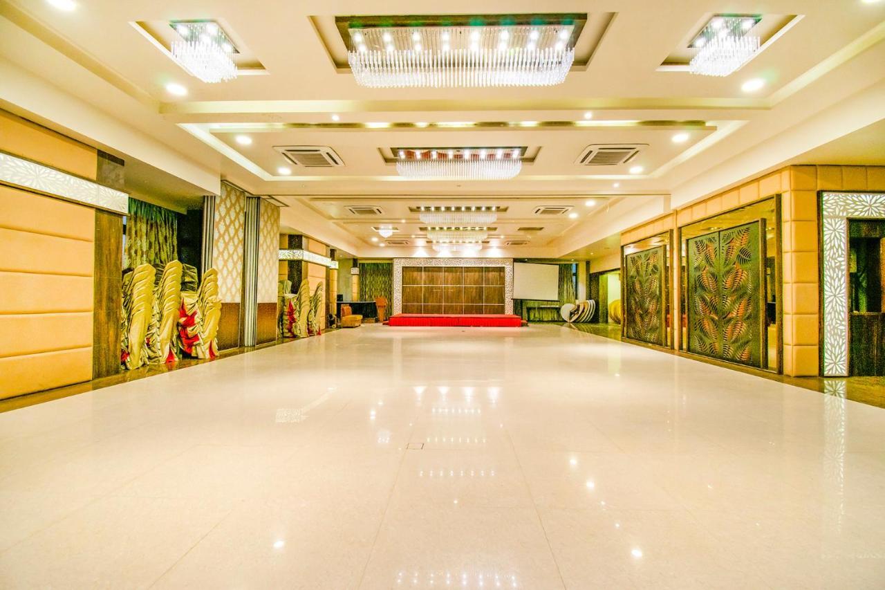 萨达南辛吉瓦提巴纳尔法布酒店 Pimpri-Chinchwad 外观 照片