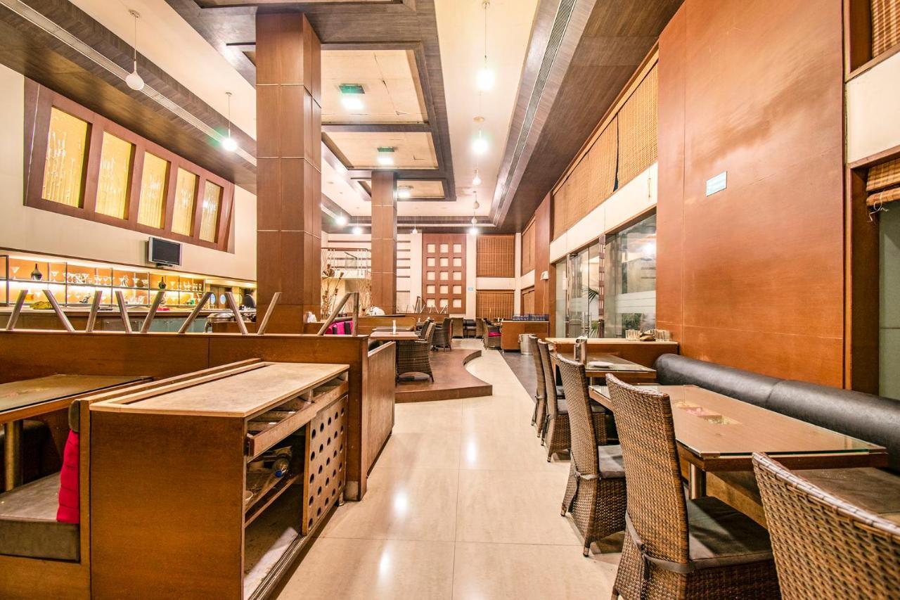 萨达南辛吉瓦提巴纳尔法布酒店 Pimpri-Chinchwad 外观 照片